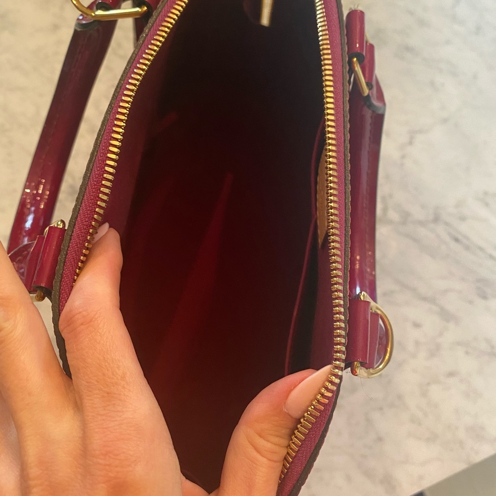 LV monogram magenta vernis Alma MM bag - Picture 7 of 11